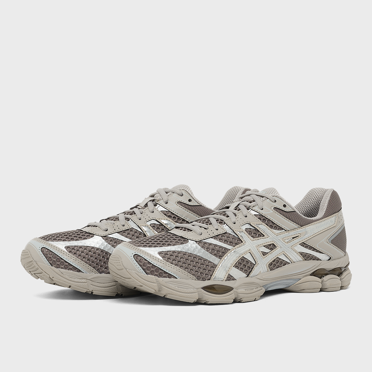 靴 ASICS Sportstyle GEL-CUMULUS 16 Buy ASICS SportStyle Gel-Cumulus 16 in cocoa powder/pure silver