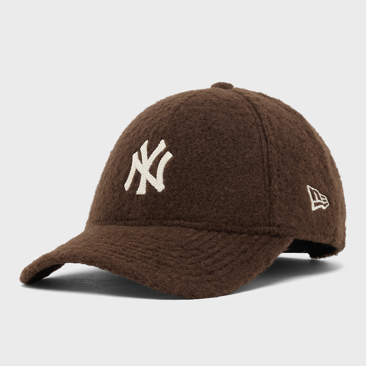 Buy New Era Winter Borg 9Forty® New York Yankees in brown