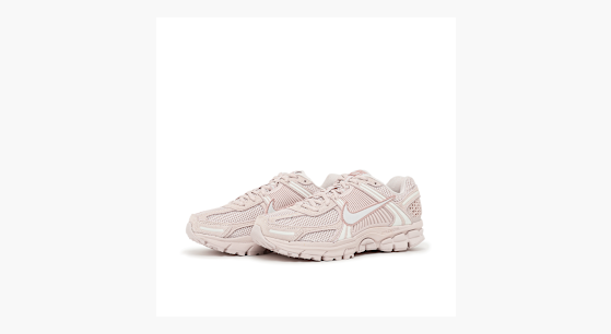 Buy Nike Wmns Zoom Vomero 5 in silt red/vast grey-red stardust