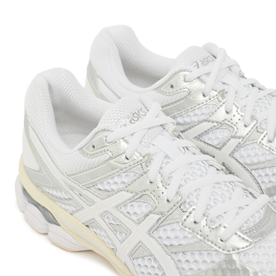 Buy ASICS SportStyle Gel-Cumulus 16 in white | 1203A733-102 at MBCY