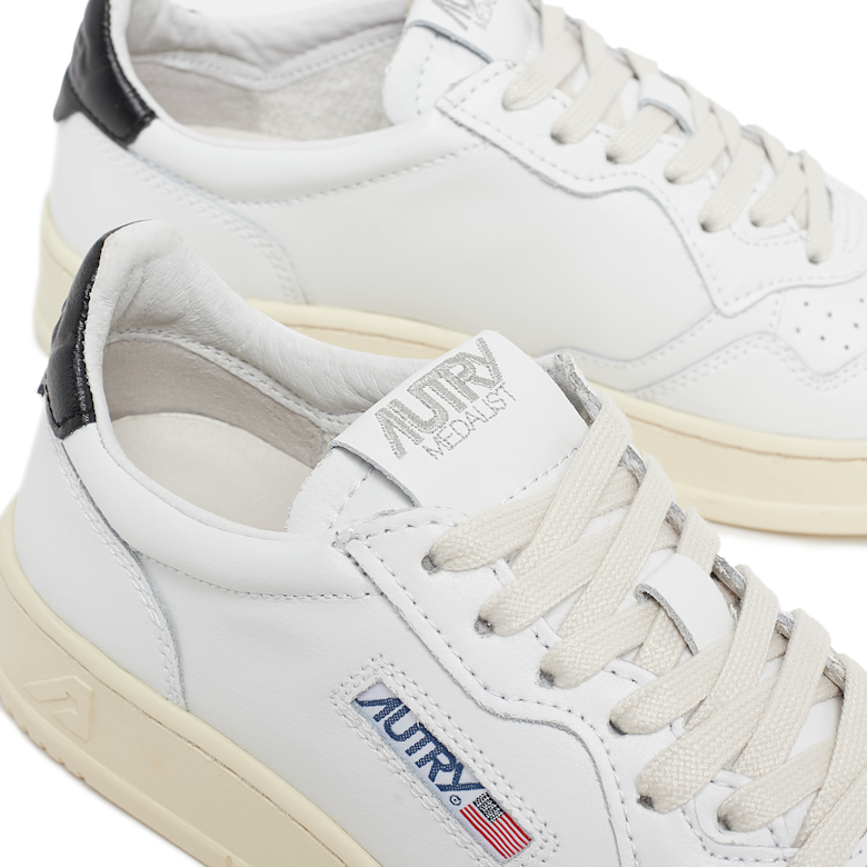 Buy Autry Wmns 01 Low WLL22 in white | AULWLL22 at MBCY