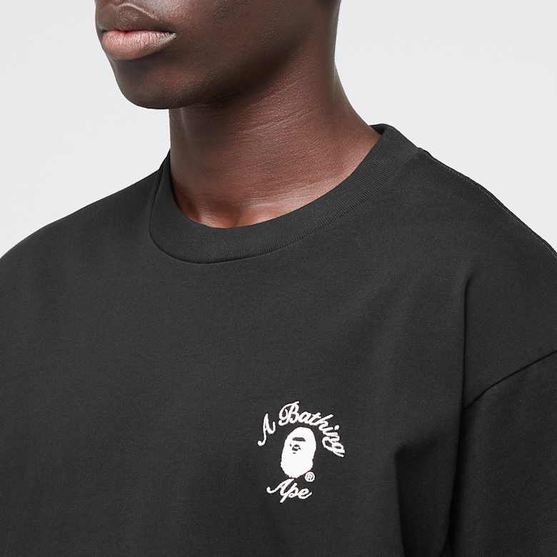 Buy A Bathing Ape One Point College Relaxed Fit Tee in zwart