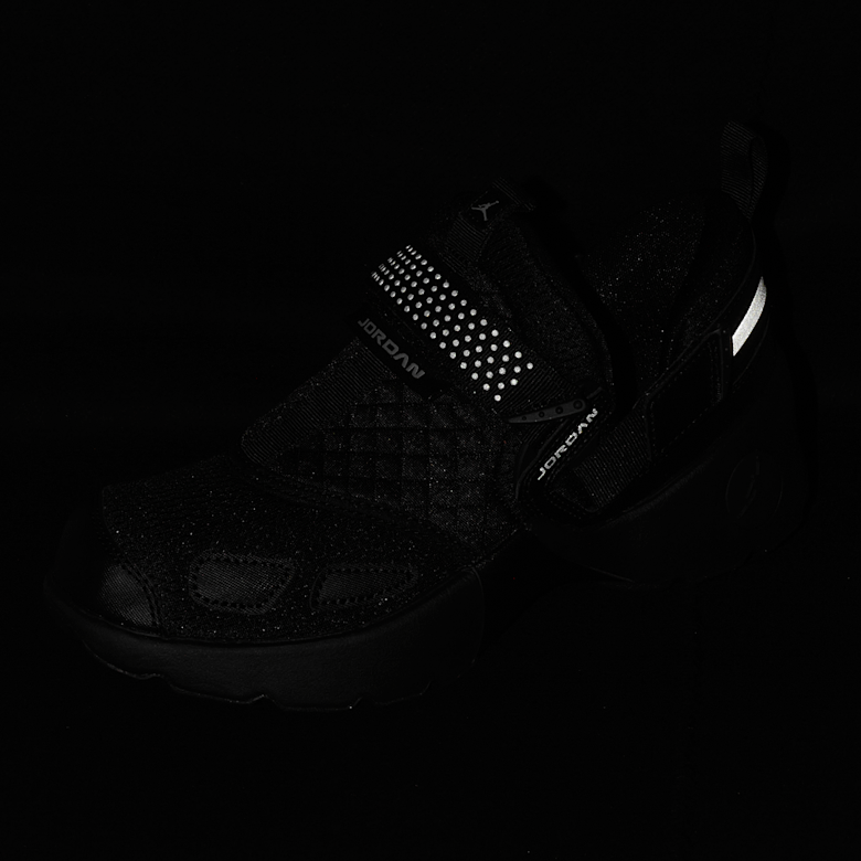 Buy Jordan Wmns Trunner LX in black | HQ2164-001 at MBCY