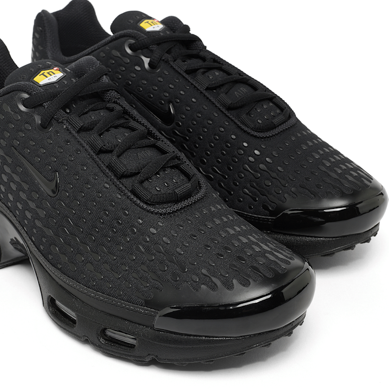Buy Nike Air Max Plus TN VII in black | HQ2197-001 at MBCY