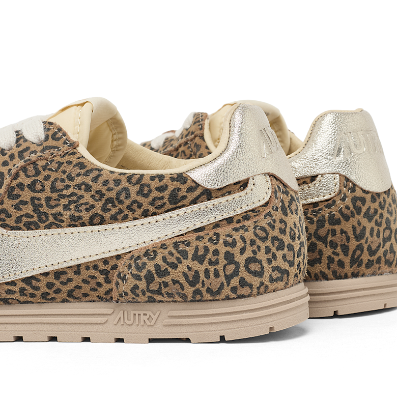 Buy Autry Wmns Windspin Low SJ01 in beige | WSLWSJ01 at MBCY
