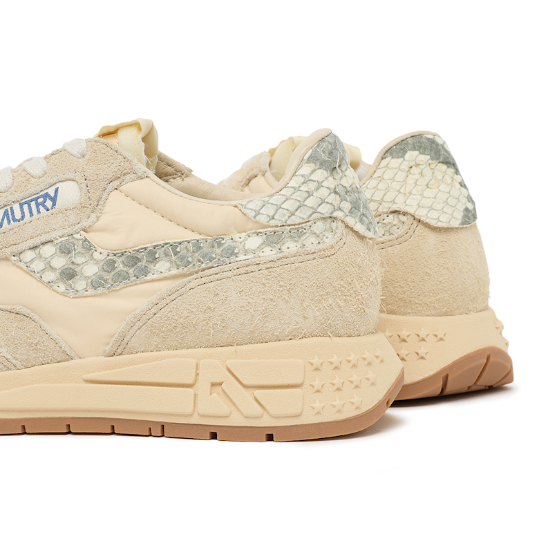 Buy Autry Wmns Reelwind Low in beige | WWLWUQ01 at MBCY