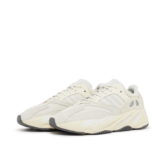 adidas Originals Wmns Yeezy Boost 700 "Analog" beige 53703 1