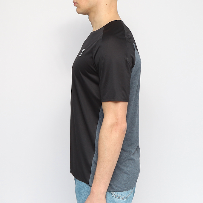On Performance Tee zwart 71779 3