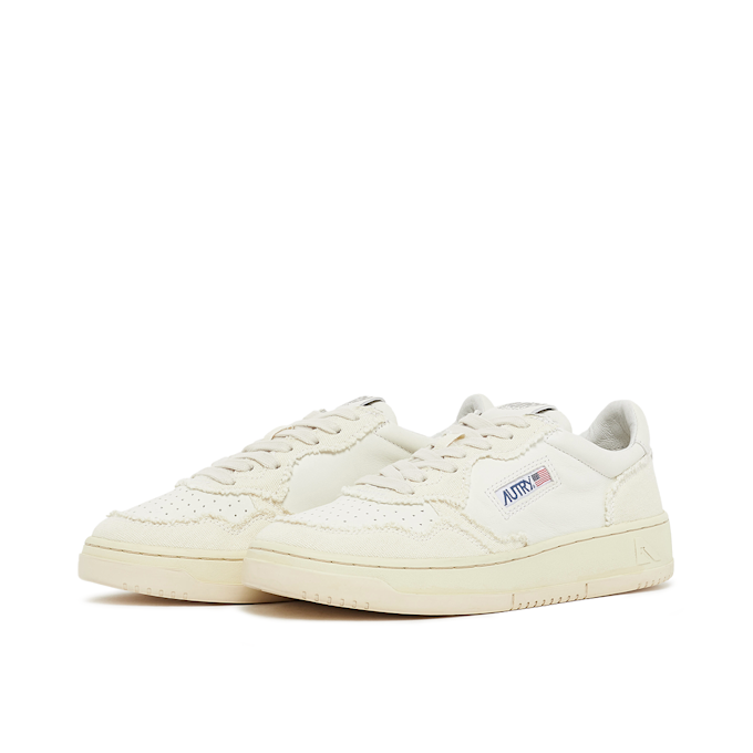 Autry Wmns Medalist Low CB01 beige 75538 1