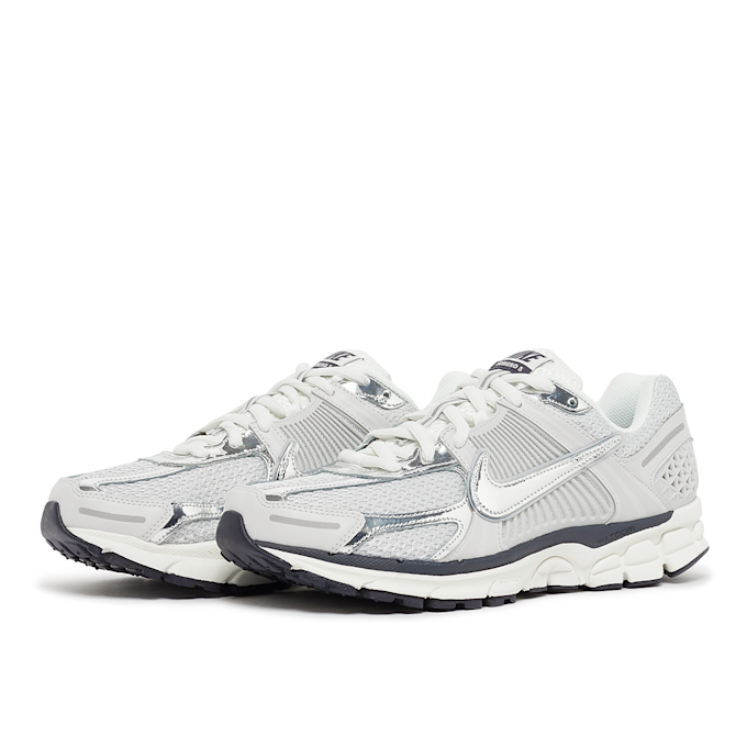 Nike   Zoom Vomero 5 "Metallic Silver" grey 78502 1