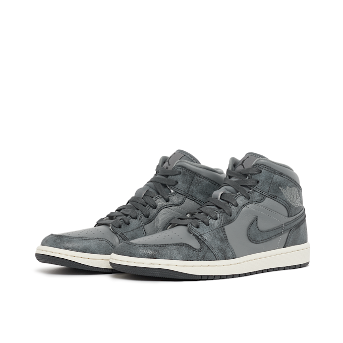 Jordan Wmns Air Jordan 1 Mid "Distressed Smoke Grey" grau 81539 1