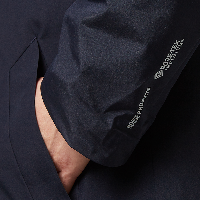 Norse Projects Vargo Gore-Tex Infinium Raglan Mac blue 84048 6