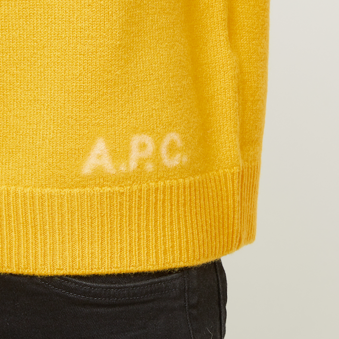 A.P.C. Pull Edward geel 90340 6