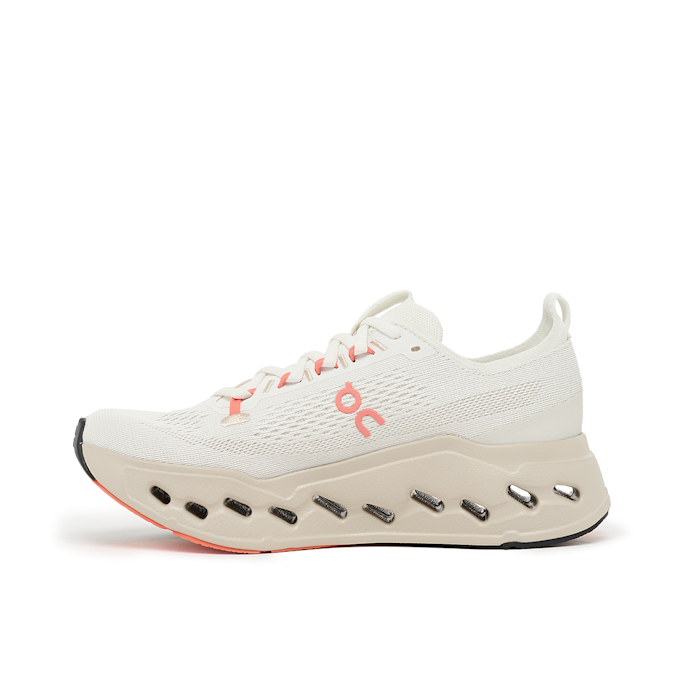On Wmns Cloudsurfer Max weiß 87428 3