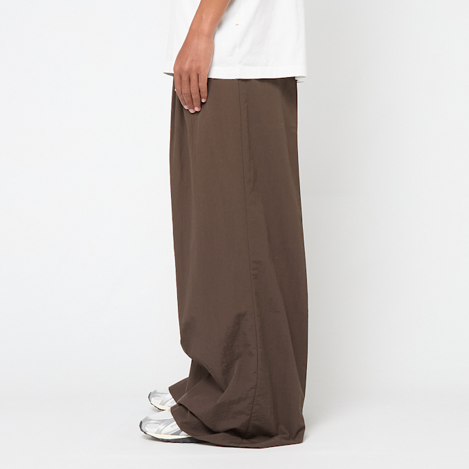 ERL Unisex Nylon Pleated Suit Trousers Woven bruin 90631 3