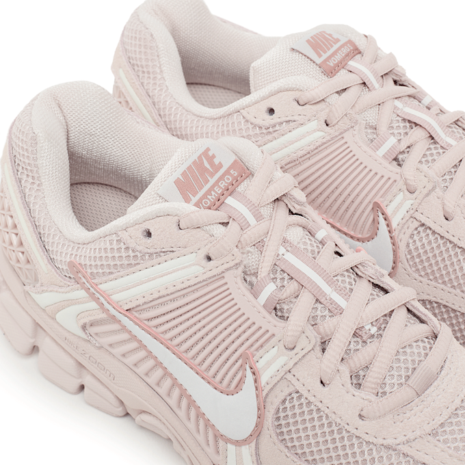 Nike   Wmns Zoom Vomero 5 light pink 91915 6