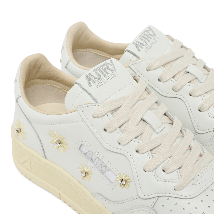 Autry Wmns Medalist Low white 93719 6