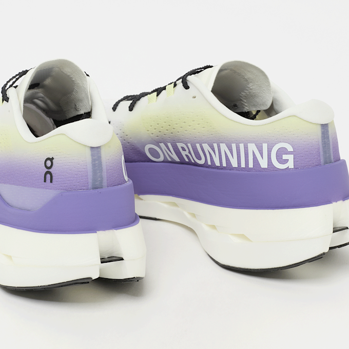 On Cloudboom Max weiß 93945 6