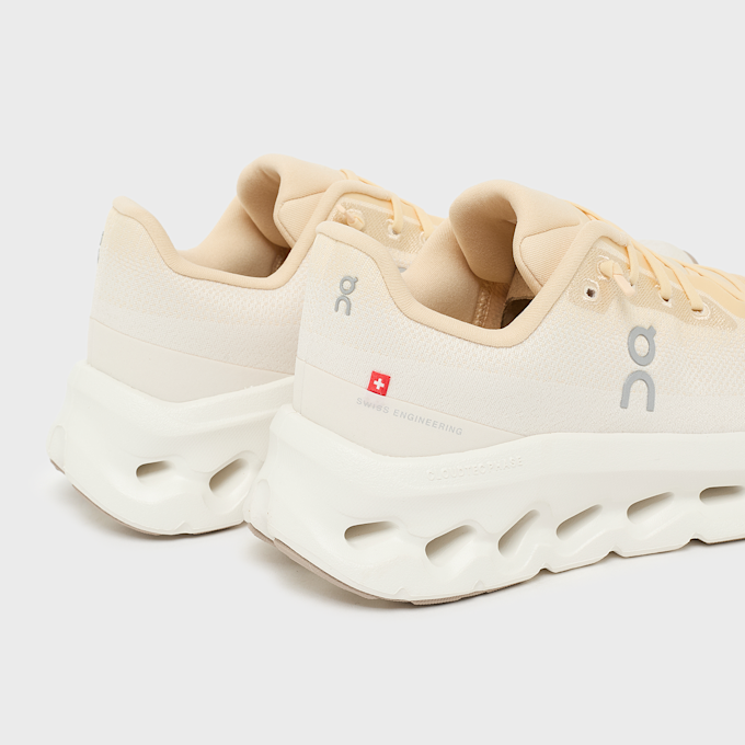 On Wmns Cloudtilt beige 93952 5