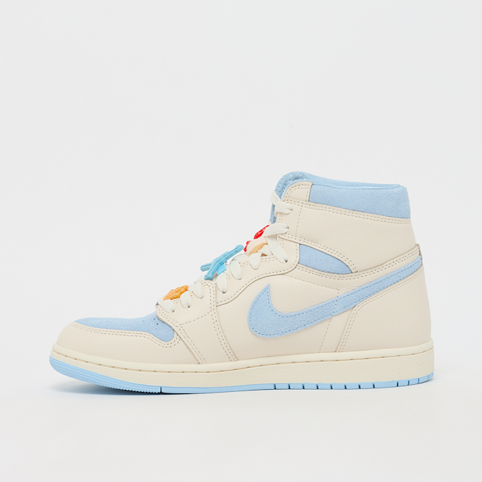 Jordan Wmns Air Jordan 1 High OG "Psychic Blue" blue 94466 3