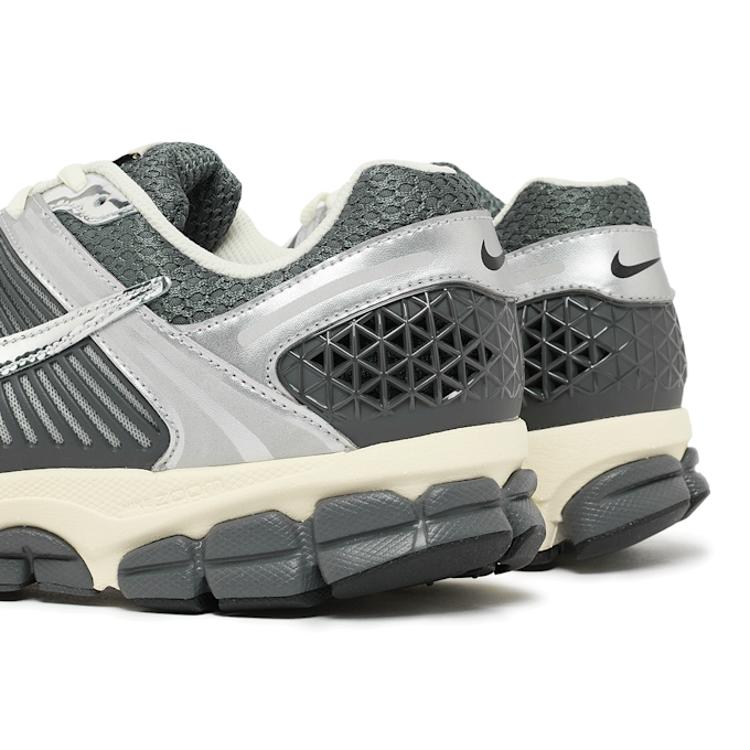 Nike Zoom Vomero 5 "Iron Grey Chrome" grey 94502 6