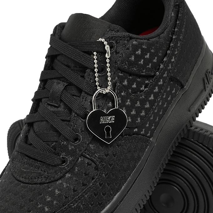 Nike Wmns Air Force 1´07 Low SE "Valentine's Day 2026" black 94506 7