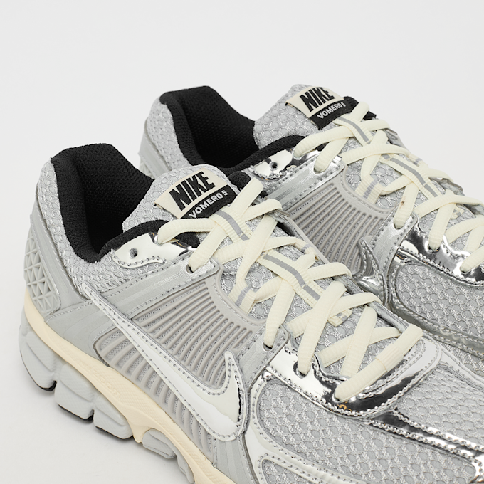 Nike Wmns Zoom Vomero 5 silver 98124 6