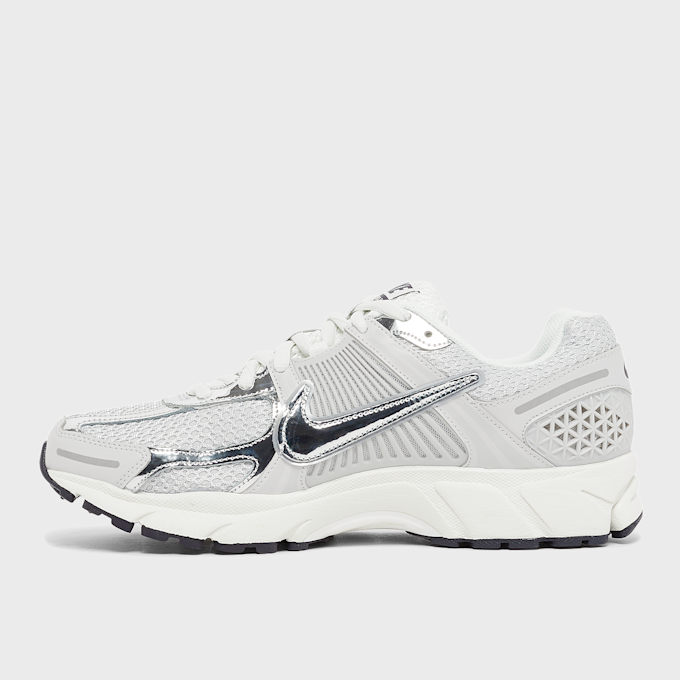 Nike   Zoom Vomero 5 "Metallic Silver" grey 78502 3