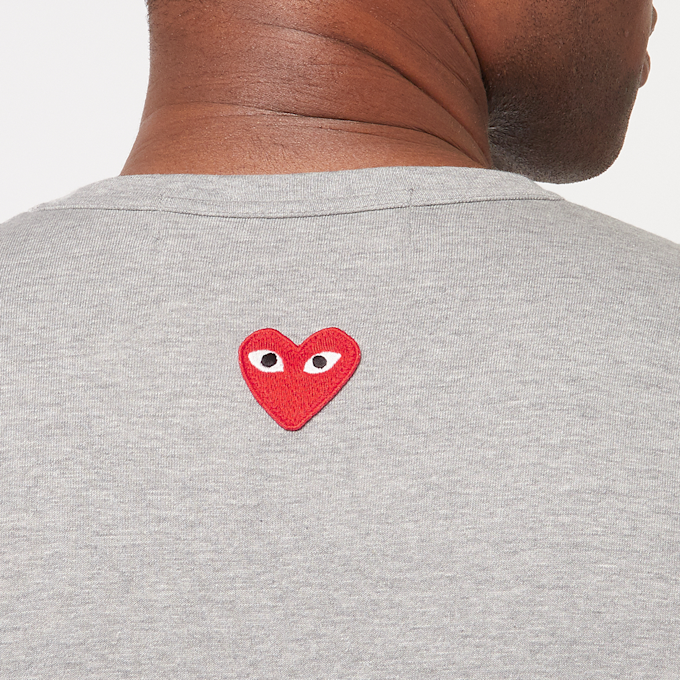 Comme des Garcons Play Small Red Heart Neck T-Shirt Grey grijs 85443 6