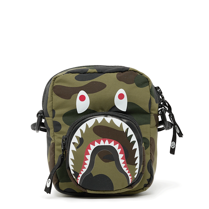 A Bathing Ape 1st Camo Shark Mini Bag grün 89387 1