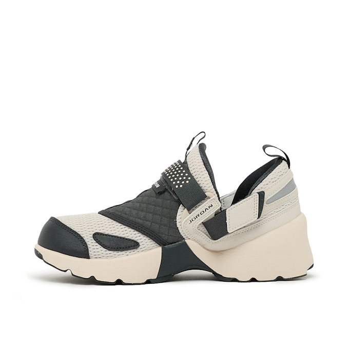Jordan Wmns Trunner LX beige 88702 3