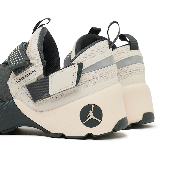 Jordan Wmns Trunner LX beige 88702 5