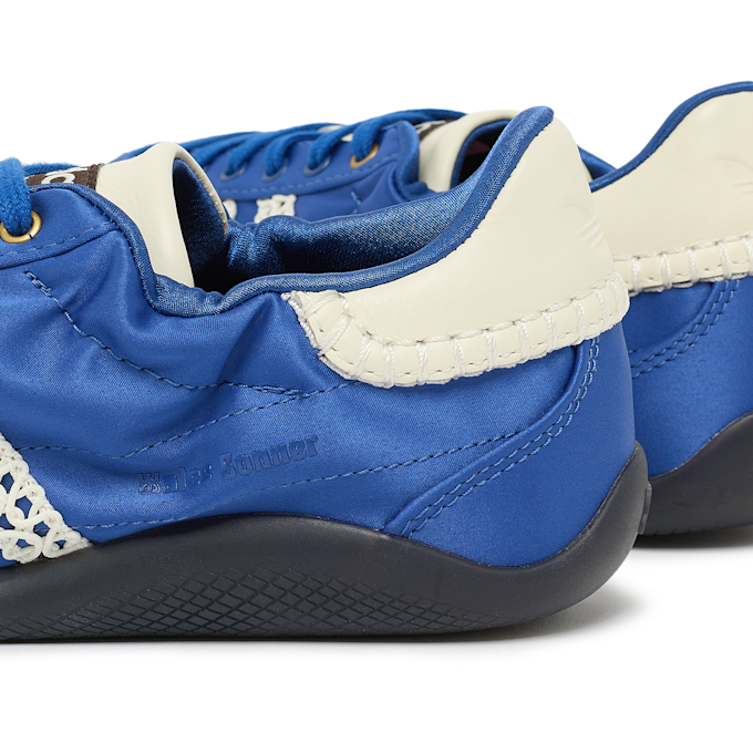adidas Originals x Wales Bonner Wmns Karintha Low Satin blau 92341 5