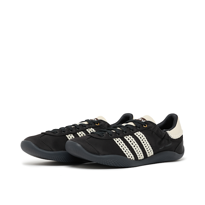 adidas Originals x Wales Bonner Wmns Karintha Low Satin schwarz 92339 1