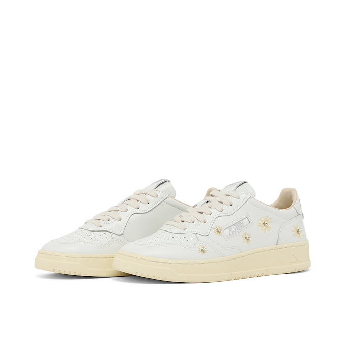 Autry Wmns Medalist Low white 93719 1