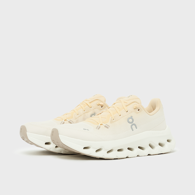 On Wmns Cloudtilt beige 93952 1
