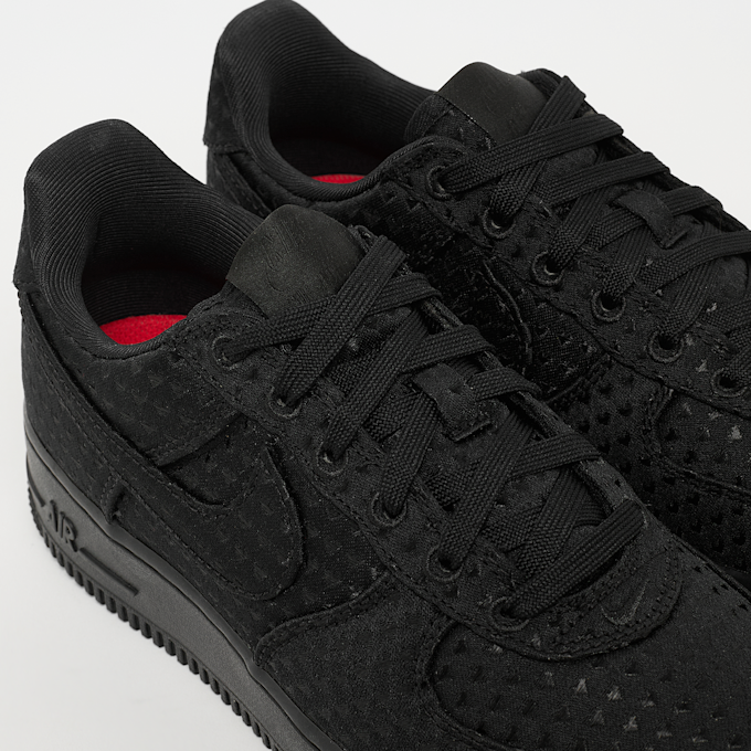 Nike Wmns Air Force 1´07 Low SE "Valentine's Day 2026" schwarz 94506 6