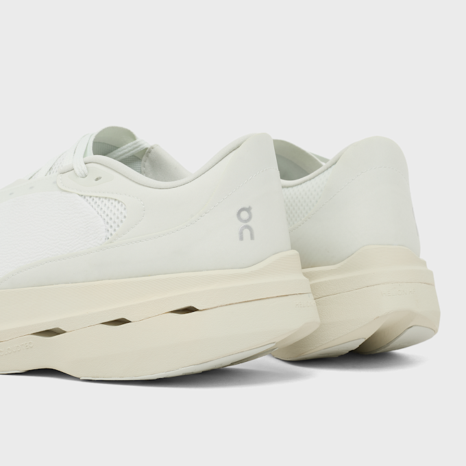 On x PAF Wmns Cloudboom Next beige 97598 5