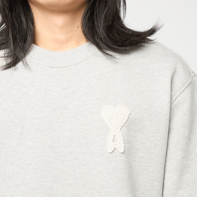 AMI PARIS Crewneck Classic Fit ADC Knitted Patch grijs 95934 2