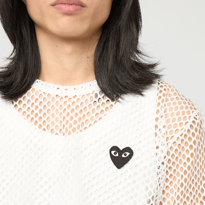 Comme des Garcons Play T-Shirt Red Emblem Mesh Black Heart weiß 96051 3