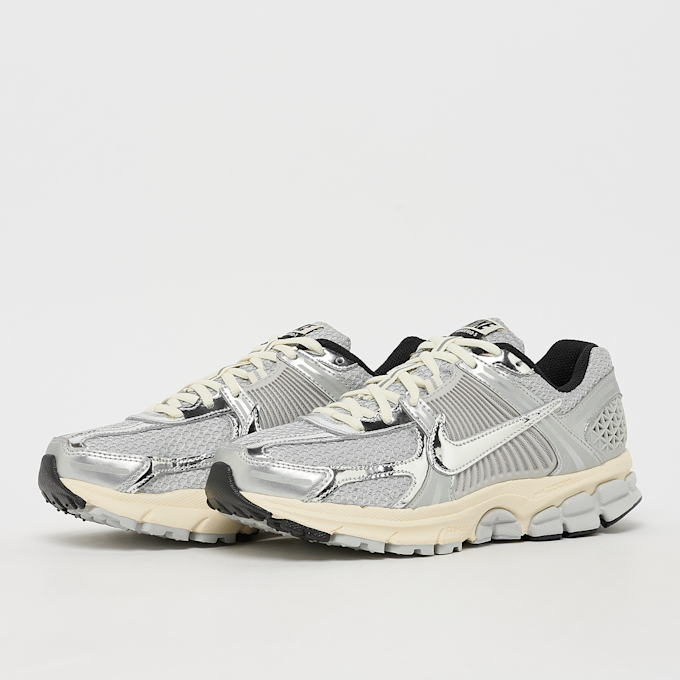 Nike   Zoom Vomero 5 silver 98051 1