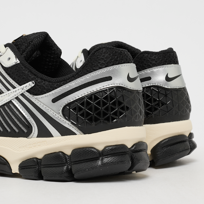 Nike   Zoom Vomero 5 black 98042 5