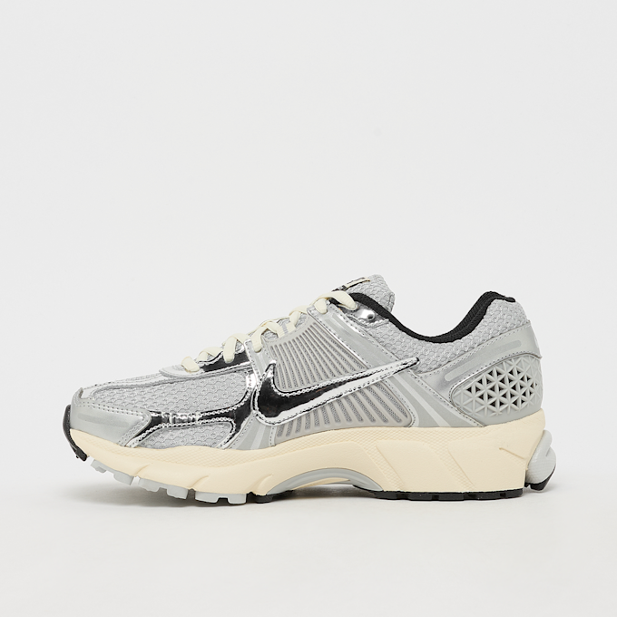 Nike   Wmns Zoom Vomero 5 silber 98124 3