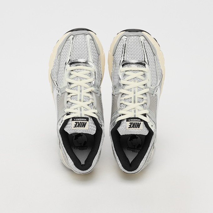 Nike   Wmns Zoom Vomero 5 zilver 98124 4