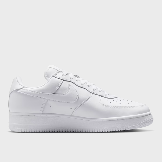 Nike Air Force 1 "Triple White" (2001 Shape) weiß 101639 2
