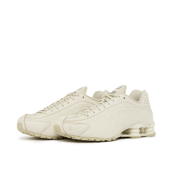 Nike Wmns Shox R4 QS beige 101923 1