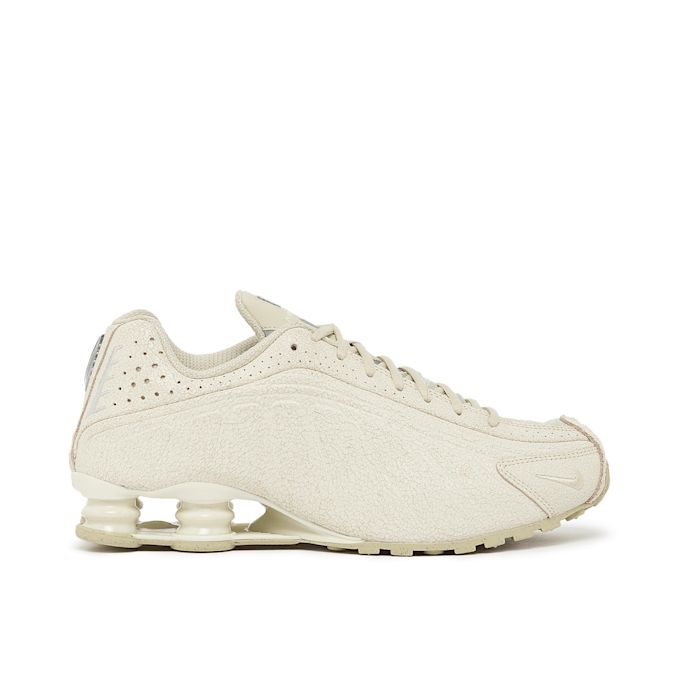 Nike Wmns Shox R4 QS beige 101923 2