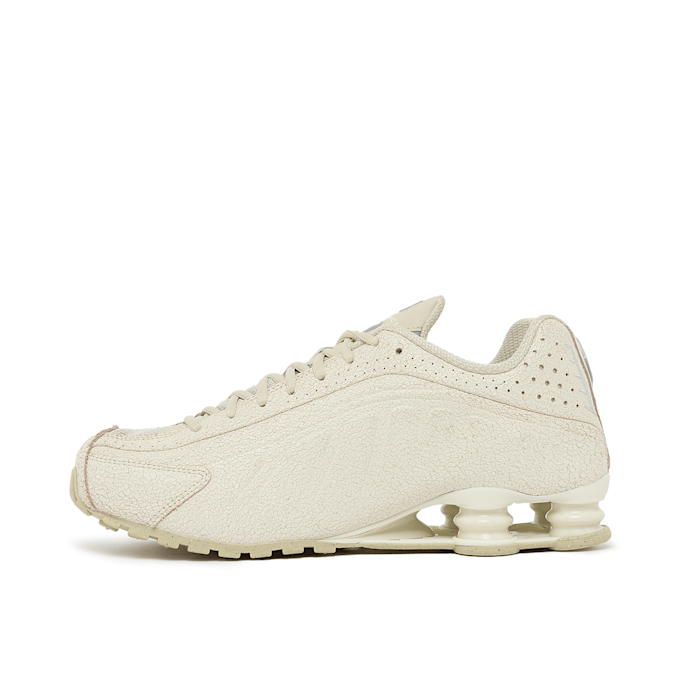 Nike Wmns Shox R4 QS beige 101923 3
