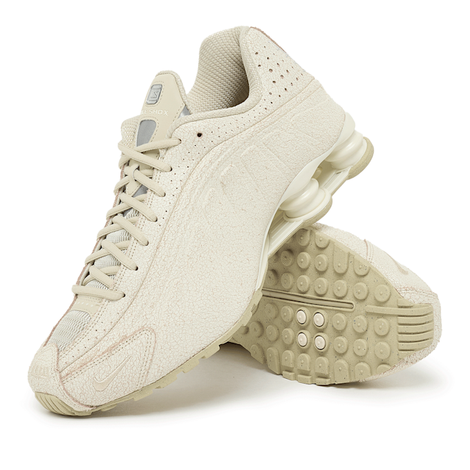 Nike Wmns Shox R4 QS beige 101923 7