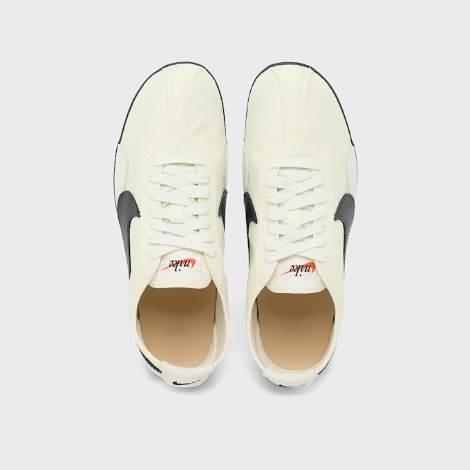 Nike Wmns Moon Racer "Soft Pearl and Black" gelb 103327 4